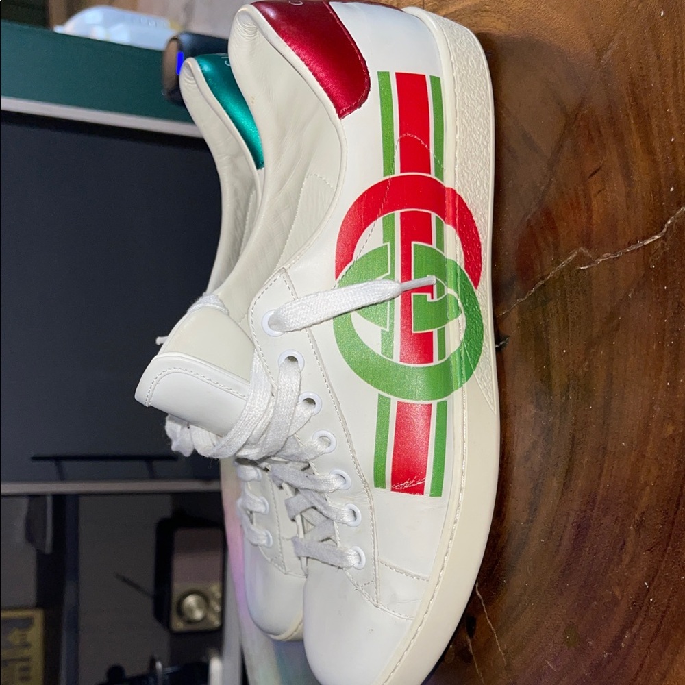 Gucci White Sneakers with Red and Green Accents - Picture 3 of 9